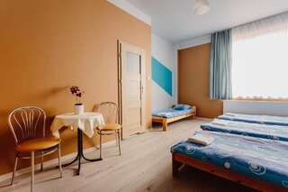 Хостелы Hostel Tara Краков Четырехместный номер-4